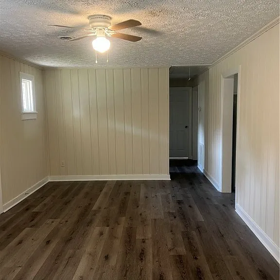 1409 Surry Ave — Photo 3