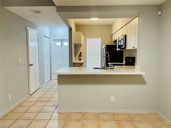 4th image of 48 Whitehead Cir #48