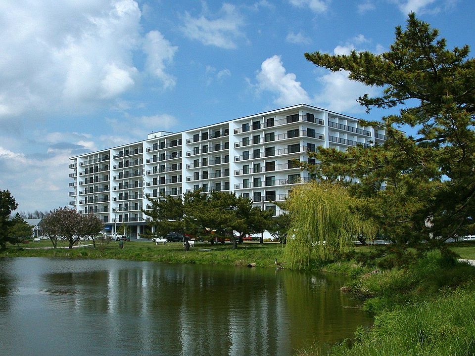 1st image of 527 N Boardwalk Unit 512