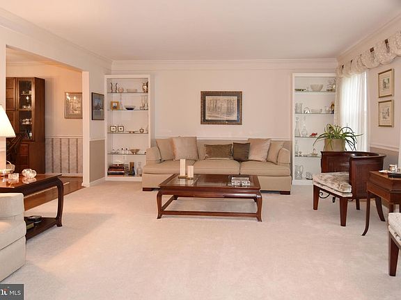 4th image of 6735 Hartwood Ln