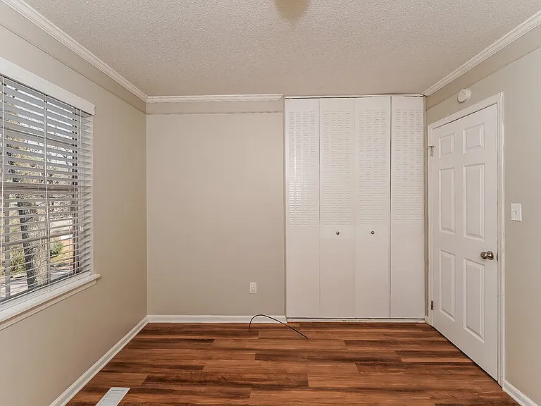1920 Croydon Cir — Photo 18