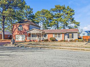 909 King Arthur Dr, Chesapeake, VA 23323