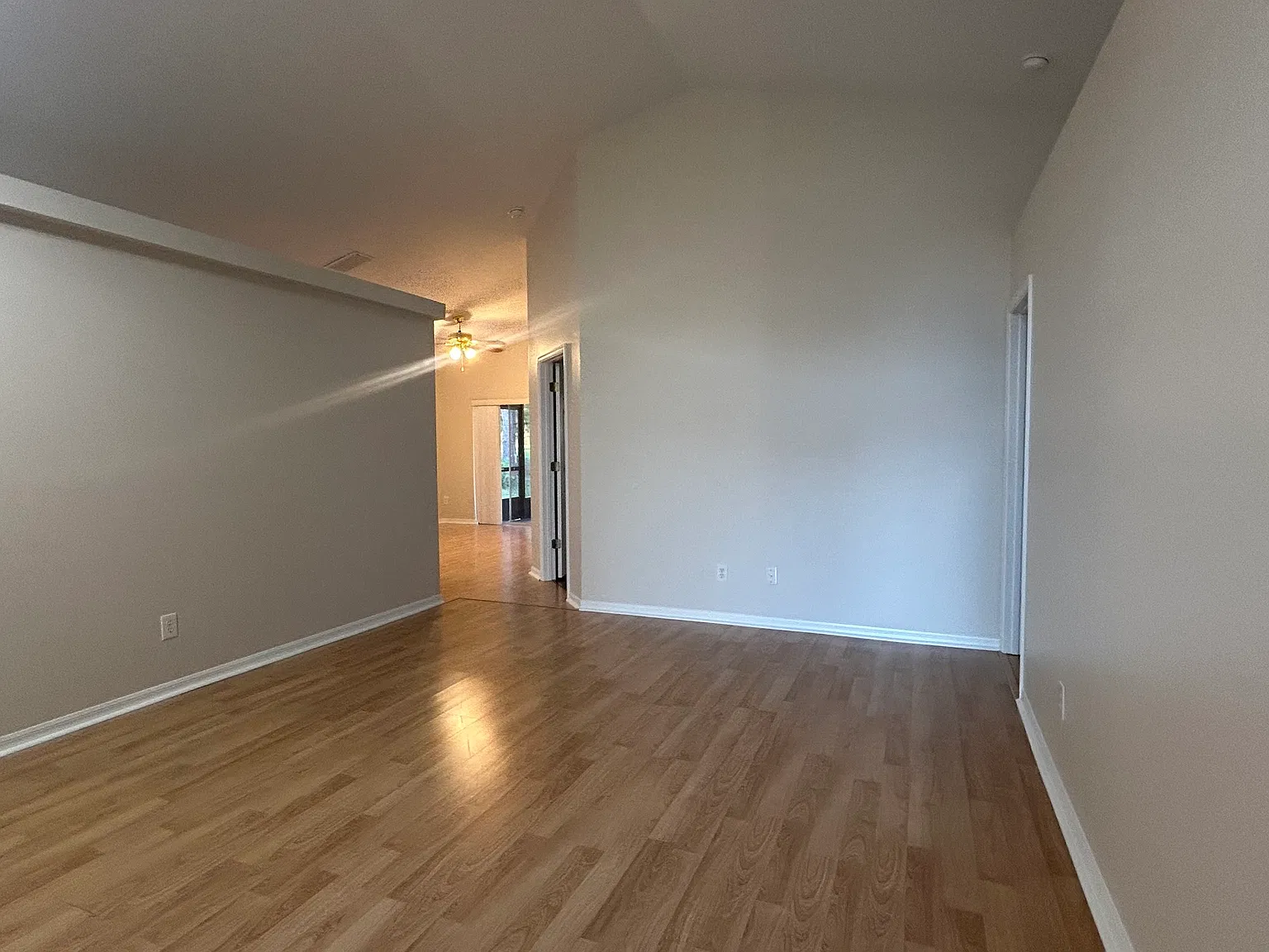4 bed, 2114 sqft, $2,200 — Photo 2