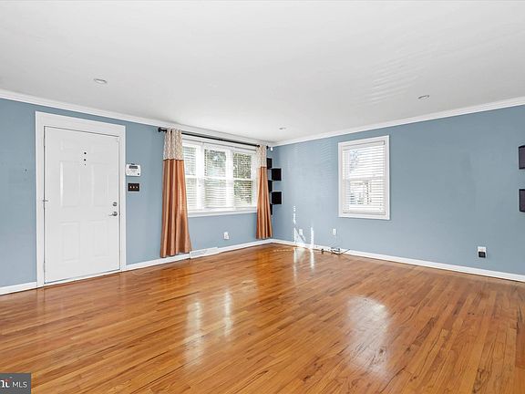 4th image of 1609 W 10th St