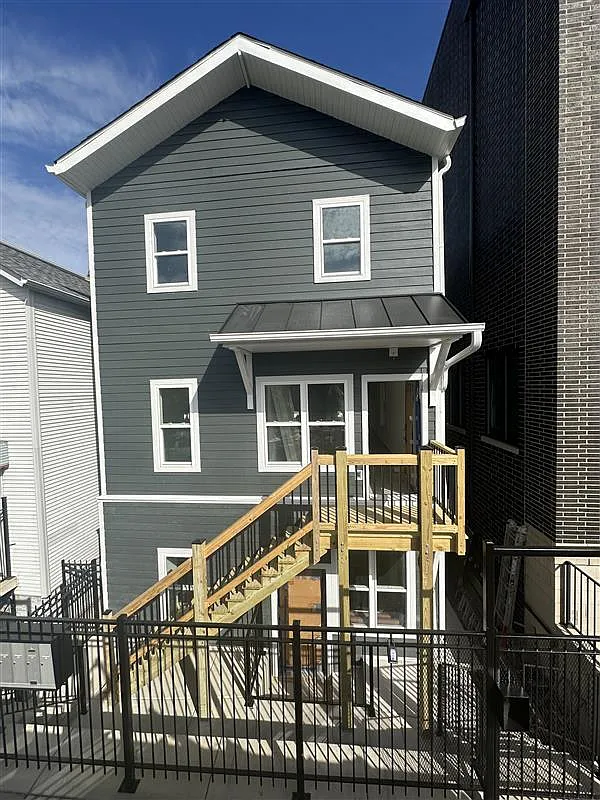 3 bed, 950 sqft, $3,250 — Photo 1