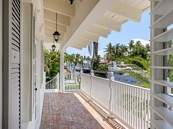 5th image of 609 Coral Way