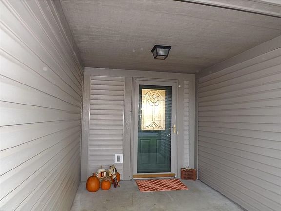 What a warm and welcoming space for your guests to be greeted!