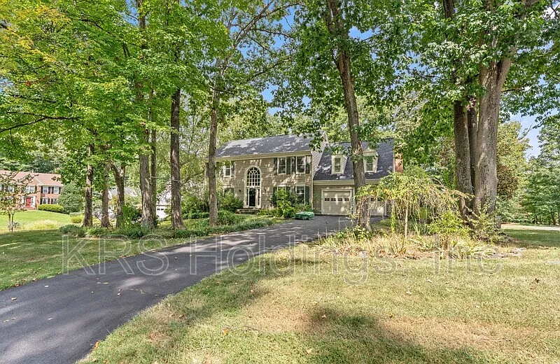 7 bed, 4.0 bath, 5158 sqft, $5,000 — Photo 4