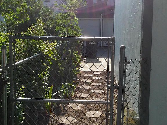 3rd image of 636 N Pennsylvania St