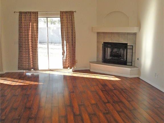3rd image of 3695 N Burbank St