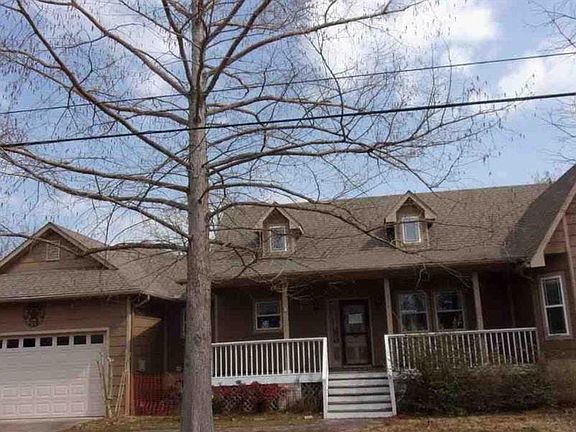 2nd image of 514 Chestnut Dr