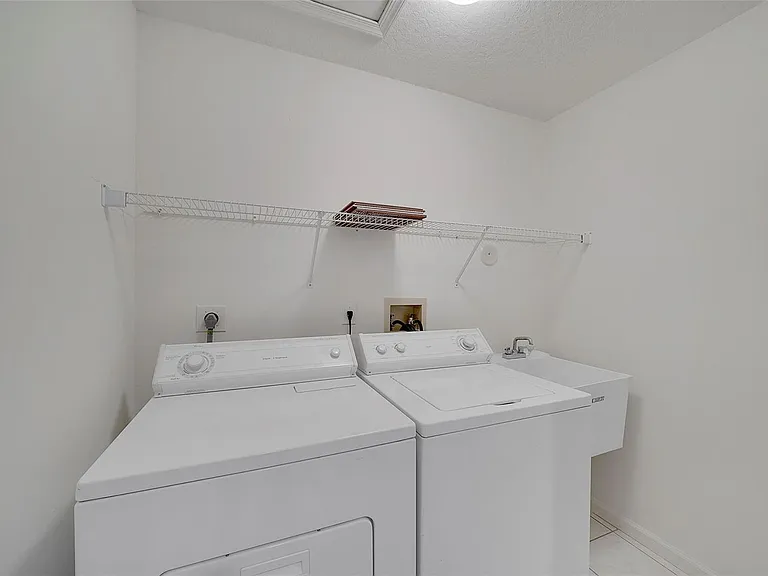 5876 Regal Glen Dr #201 — Photo 36