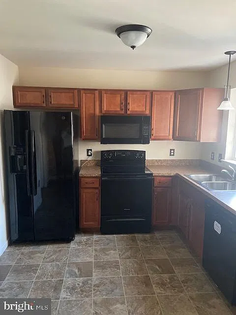 3 bed, 1.5 bath, 1440 sqft, $1,900 — Photo 3