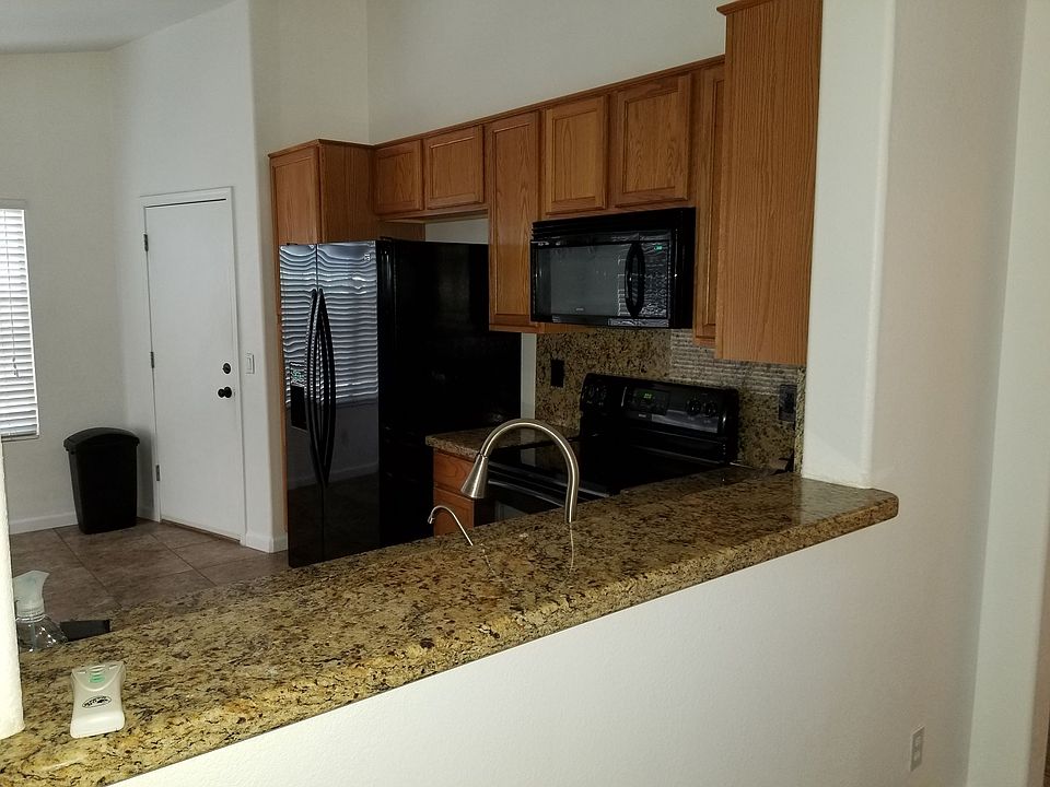 2nd image of 1694 E Palo Verde St