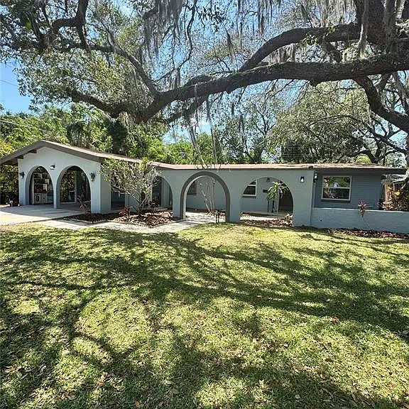 250 Cedarwood Dr — Photo 1