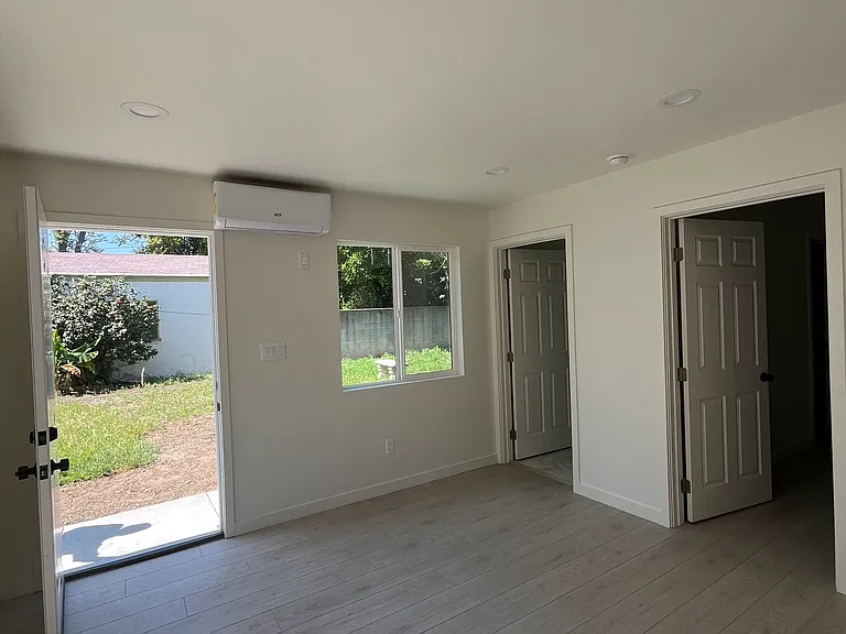14629 Haynes St — Photo 4