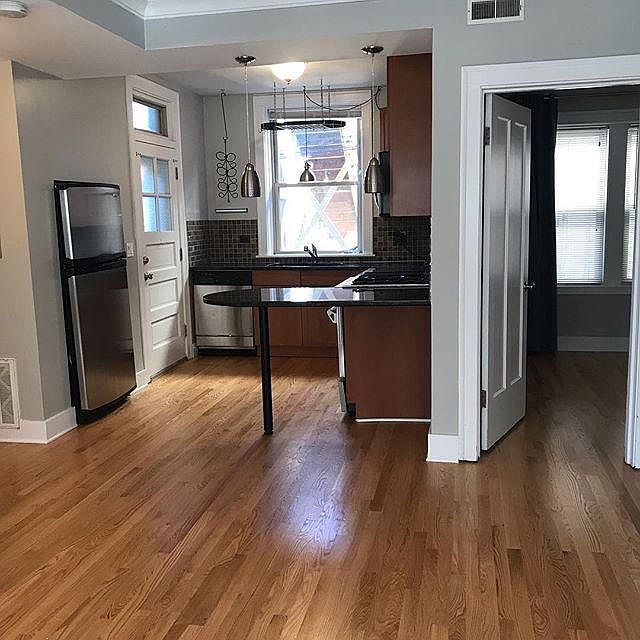 1st image of 1702 W Catalpa Ave #1