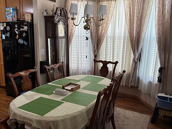 4th image of 367 Larkspur Ln