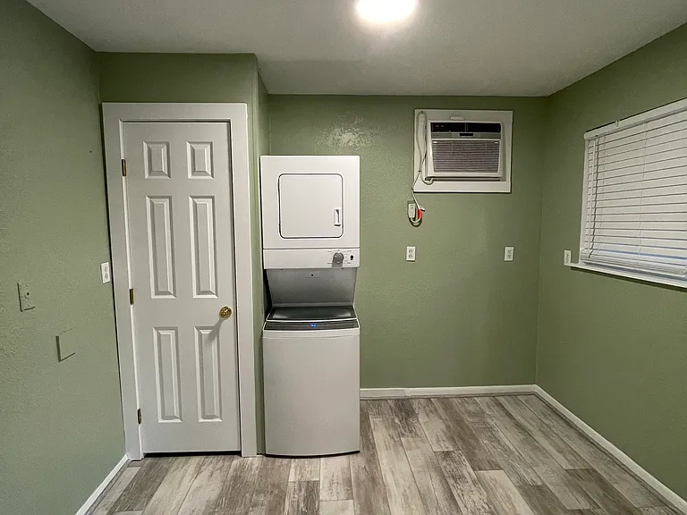 502 W Pierce St — Photo 3