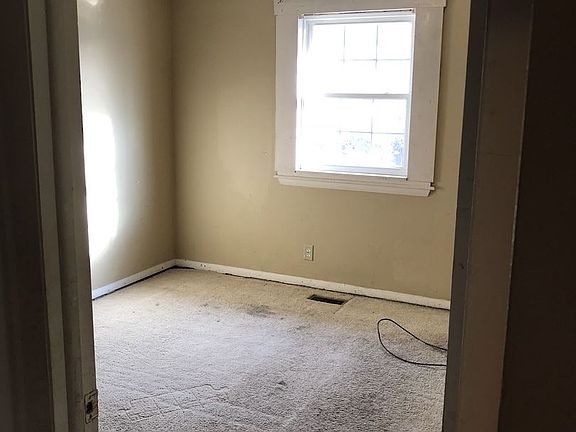 5th image of 211 S 189th Ave E