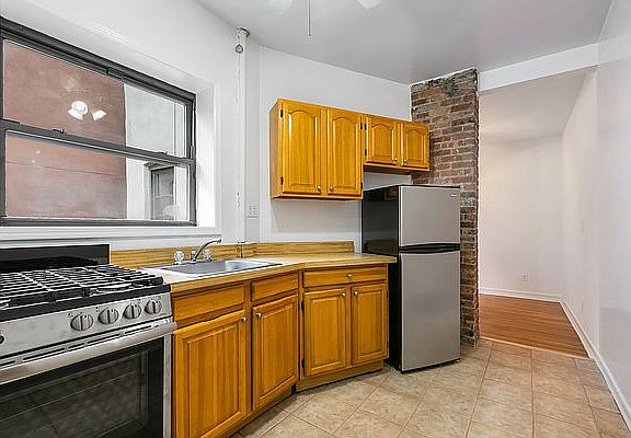 3rd image of 56 Macdougal St APT 28