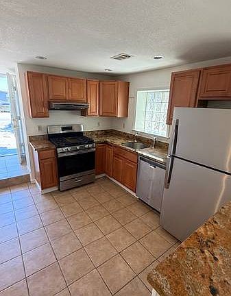 3rd image of 987 Mills Ave