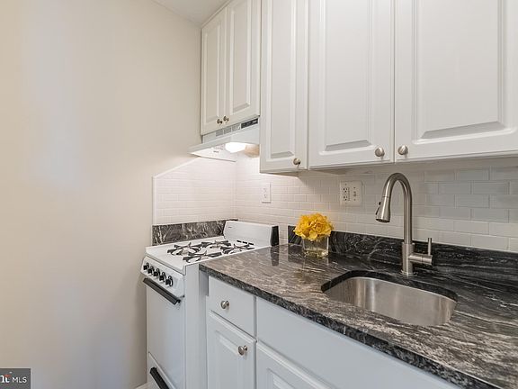 3rd image of 801 N Pitt St APT 206