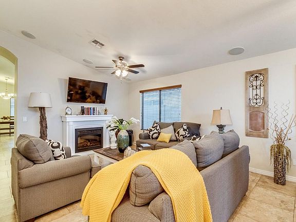 3rd image of 9107 W Globe Ave