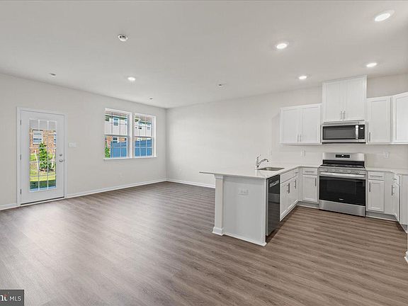 4th image of 3 Whaler Dr