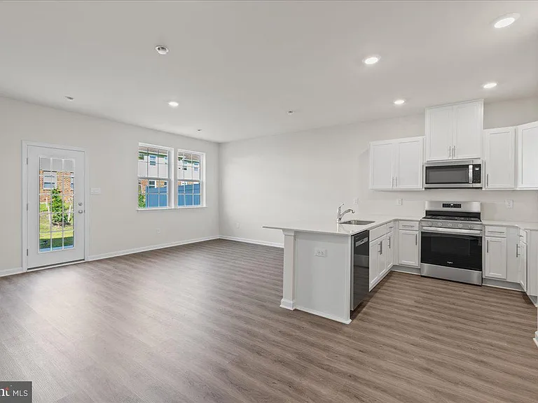 28 Whaler Dr — Photo 7