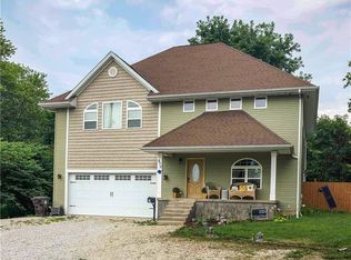 875 N Front St, Monticello, IL 61856