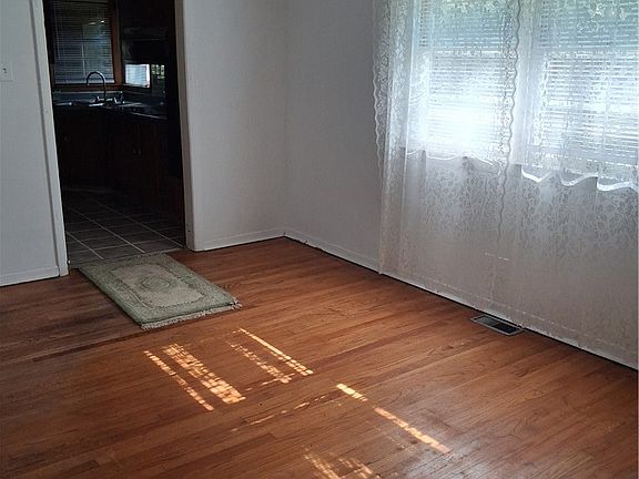 5th image of 51 Emerson Dr