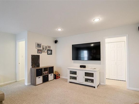 4th image of 1108 Maryland Ave