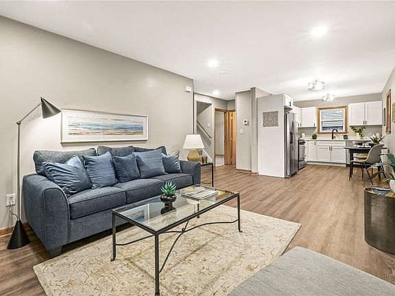 5th image of 337 Whittier Dr