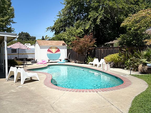 3rd image of 1040 Mildred Ave