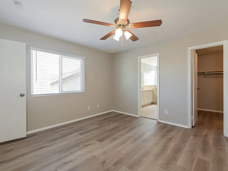 526 Dutchman Ave — Photo 13