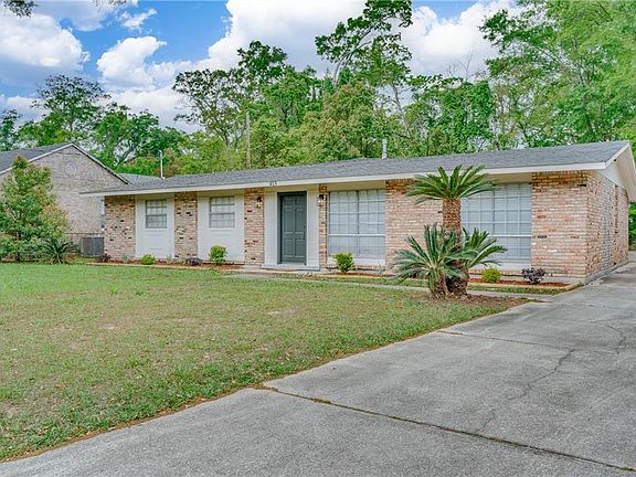 3rd image of 415 Devon St