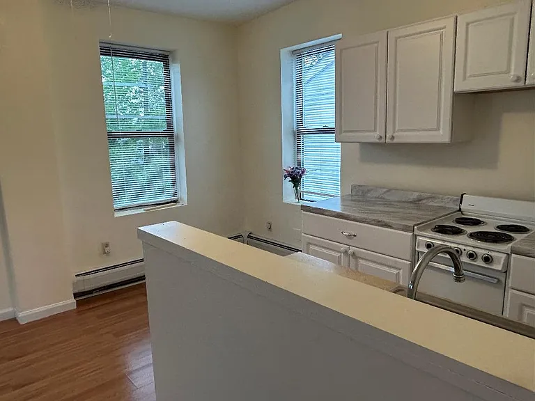 100 Sandford St #B — Photo 3