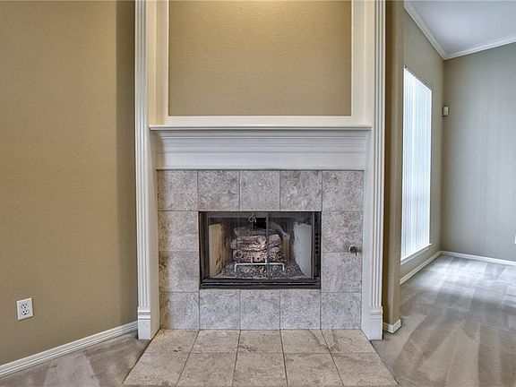 4th image of 2542 Plumdale Dr