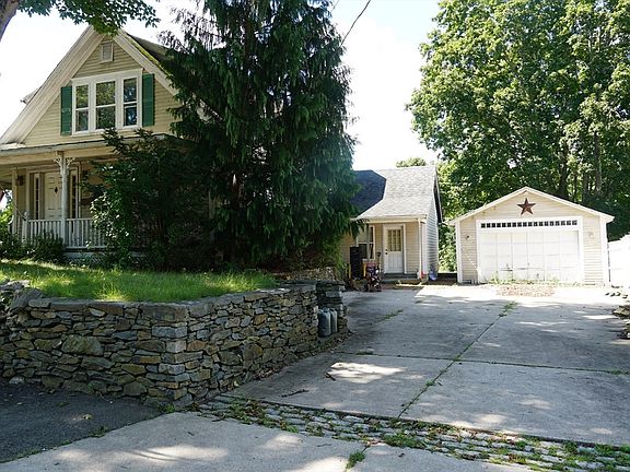 3rd image of 33 Warren St