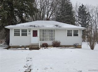 430 E Oak Orchard St, Medina, NY 14103