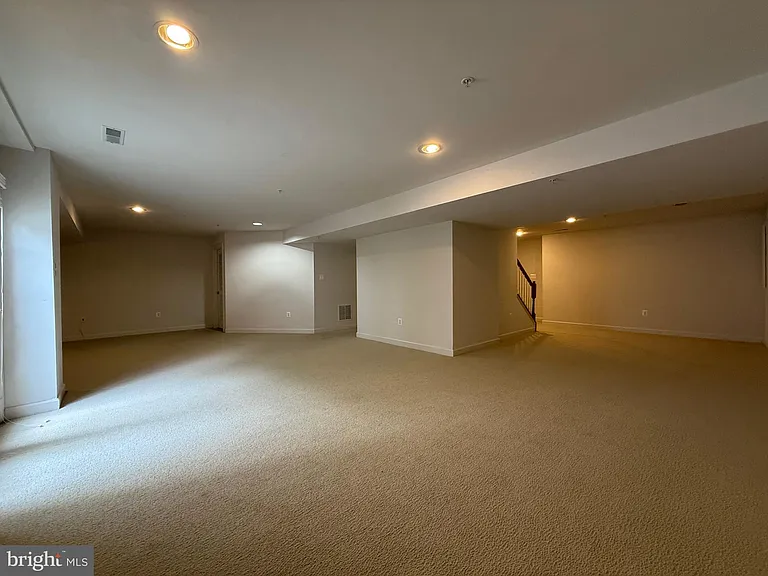 4415 Medallion Dr — Photo 44