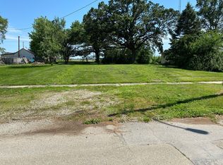 115 W Maple St, Roberts, IL 60962