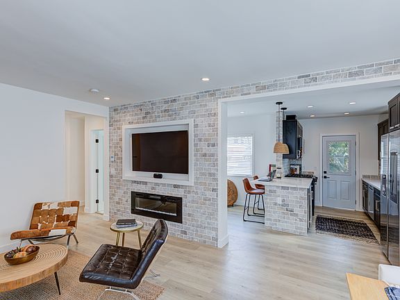 3rd image of 408 N Sierra Bonita Ave #412
