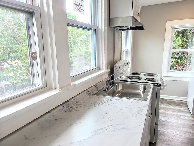 207 N Franklin Blvd #B — Photo 3
