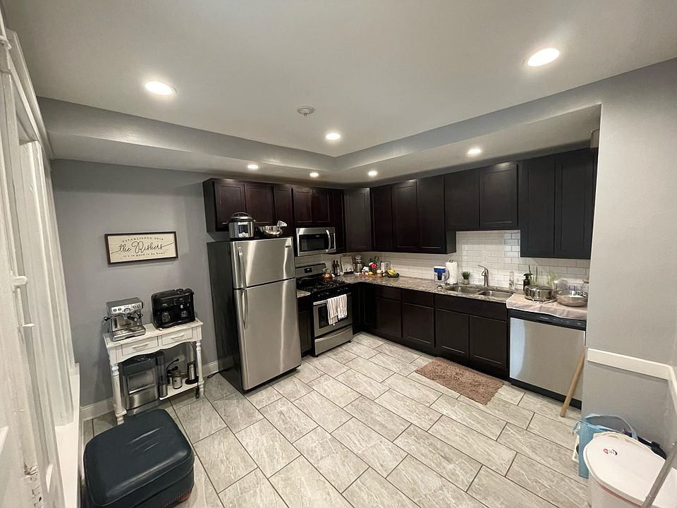 1st image of 2236 W Cornelia Ave #2