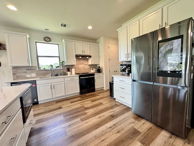 148 Nelson Pl — Photo 3
