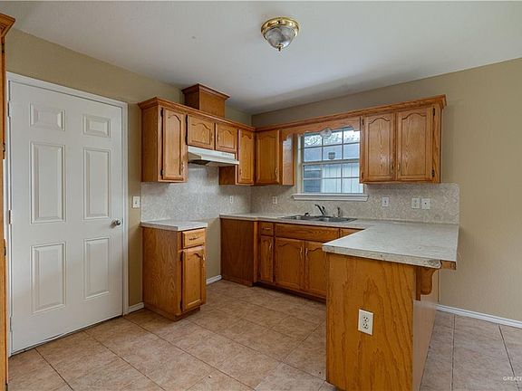 3rd image of 2121 Corpus Christi Dr