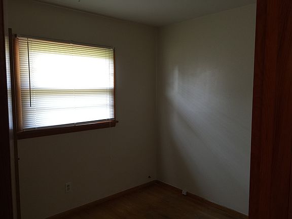 2nd image of 1346 Farmview Ave