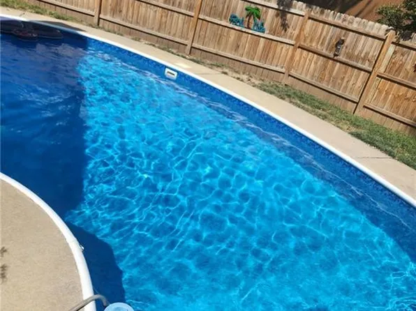 1612 SW White Oak Ln, Blue Springs, MO 64015